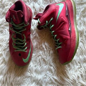 Nike LeBron x Christmas size 12